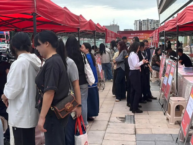 搭建家門口就業橋梁！瑞方人力助力高校畢業生人崗高效匹配 第1張