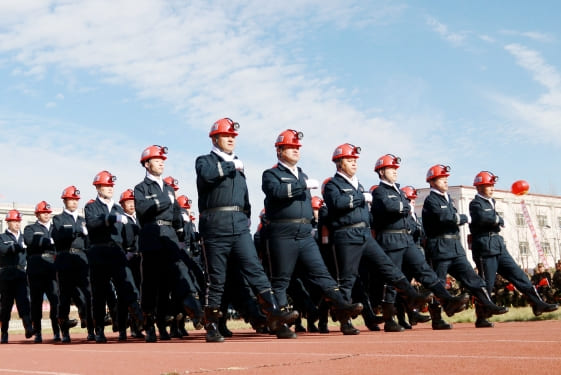 省委常委會召開會議