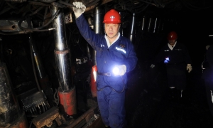 張秉德在益新礦調研檢查時強...